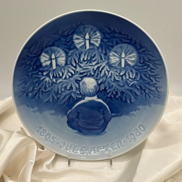 Bing and Grondahl Other - 1895-1980 Bing & Grondahl B&G 9" Christmas Plate Jule Aften Happiness Yule Tree